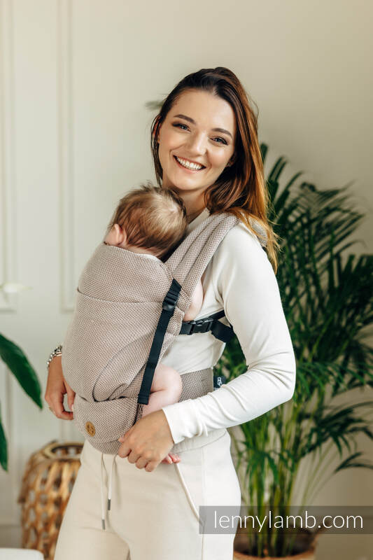 Almond - LennyLight Linea Básica - Mochila Ergonómica