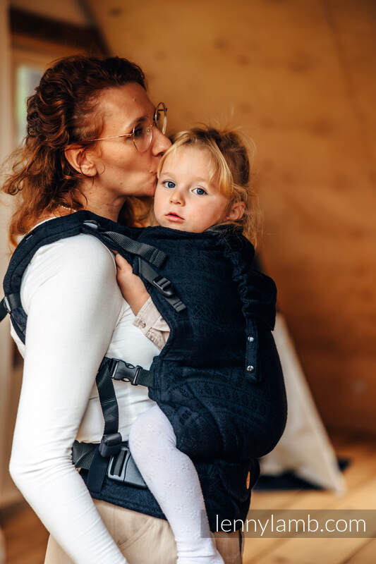 Peacock's Tail Pitch Black - LennyPreschool